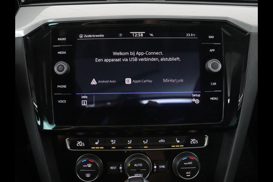 Volkswagen Passat 1.4 TSI PHEV GTE | Panoramadak | Leder | Stoelverwarming | Trekhaak | Camera | Park Assist | Adaptive cruise | Side Assist | Matrix LED | Carplay | Navigatie