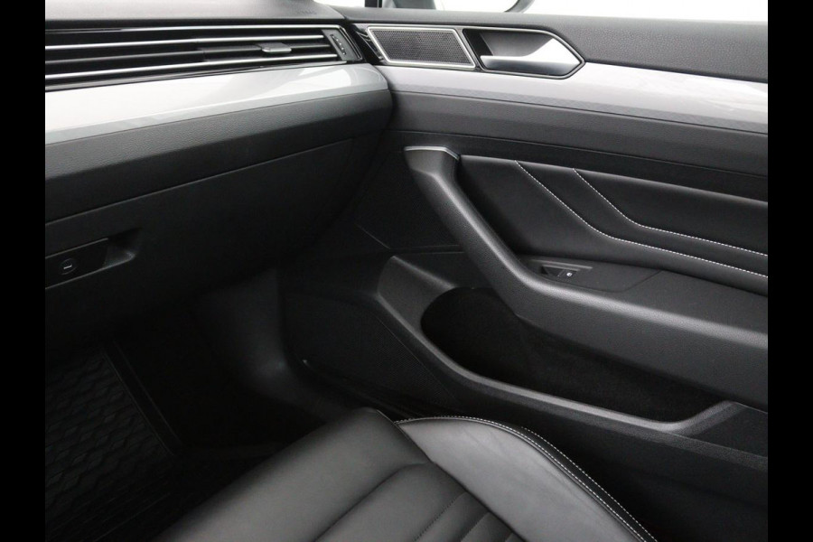 Volkswagen Passat 1.4 TSI PHEV GTE | Panoramadak | Leder | Stoelverwarming | Trekhaak | Camera | Park Assist | Adaptive cruise | Side Assist | Matrix LED | Carplay | Navigatie