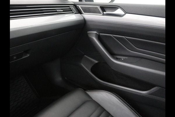 Volkswagen Passat 1.4 TSI PHEV GTE | Panoramadak | Leder | Stoelverwarming | Trekhaak | Camera | Park Assist | Adaptive cruise | Side Assist | Matrix LED | Carplay | Navigatie