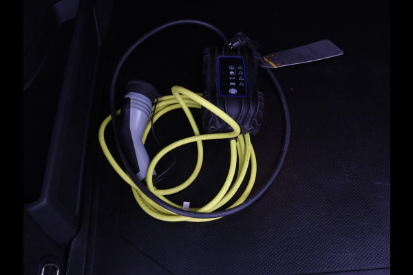 Volkswagen Passat 1.4 TSI PHEV GTE | Panoramadak | Leder | Stoelverwarming | Trekhaak | Camera | Park Assist | Adaptive cruise | Side Assist | Matrix LED | Carplay | Navigatie