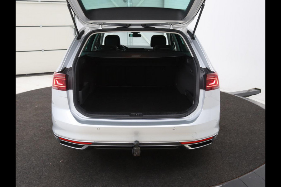 Volkswagen Passat 1.4 TSI PHEV GTE | Panoramadak | Leder | Stoelverwarming | Trekhaak | Camera | Park Assist | Adaptive cruise | Side Assist | Matrix LED | Carplay | Navigatie