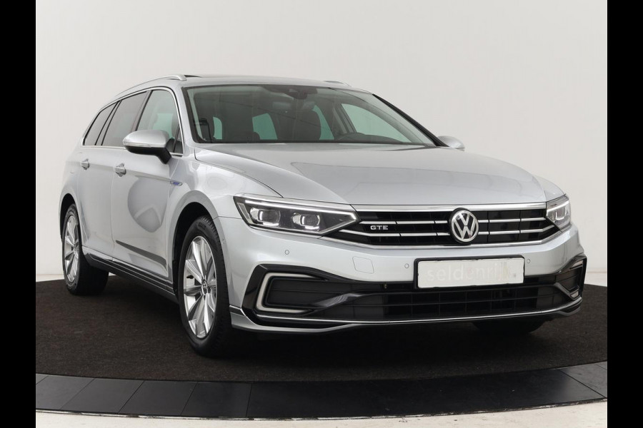 Volkswagen Passat 1.4 TSI PHEV GTE | Panoramadak | Leder | Stoelverwarming | Trekhaak | Camera | Park Assist | Adaptive cruise | Side Assist | Matrix LED | Carplay | Navigatie