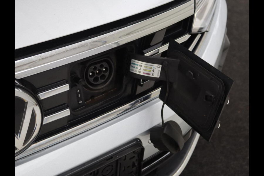 Volkswagen Passat 1.4 TSI PHEV GTE | Panoramadak | Leder | Stoelverwarming | Trekhaak | Camera | Park Assist | Adaptive cruise | Side Assist | Matrix LED | Carplay | Navigatie