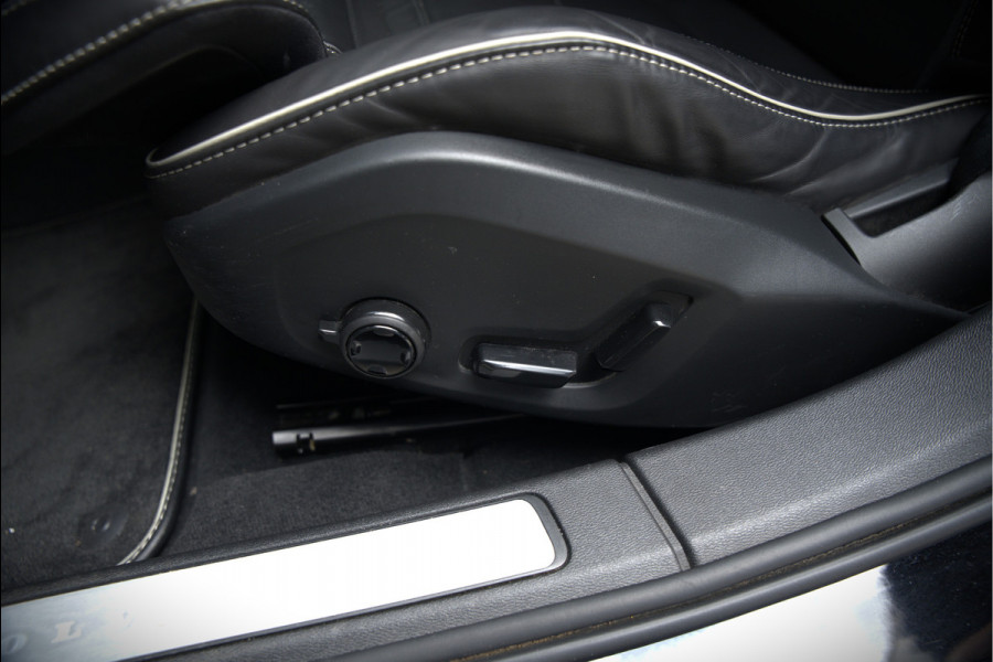 Volvo V60 2.0 B3 R-Design | Panoramadak | Harman Kardon | Keyless | Elektrische Stoelen | Stuurverwarming | Stoelverwarming | Camera | Adaptive Cruise Control | Leer | LED | DAB | Parkeensensoren