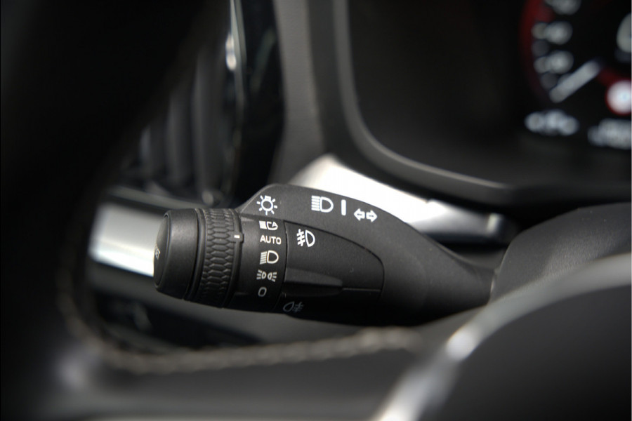 Volvo V60 2.0 B3 R-Design | Panoramadak | Harman Kardon | Keyless | Elektrische Stoelen | Stuurverwarming | Stoelverwarming | Camera | Adaptive Cruise Control | Leer | LED | DAB | Parkeensensoren