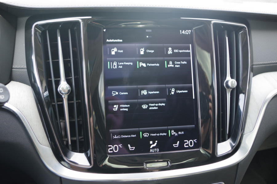 Volvo V60 2.0 T6 Recharge AWD Inscription 340 PK PHEV, Panoramadak, Harman/Kardon, 360 Camera, Trekhaak.
