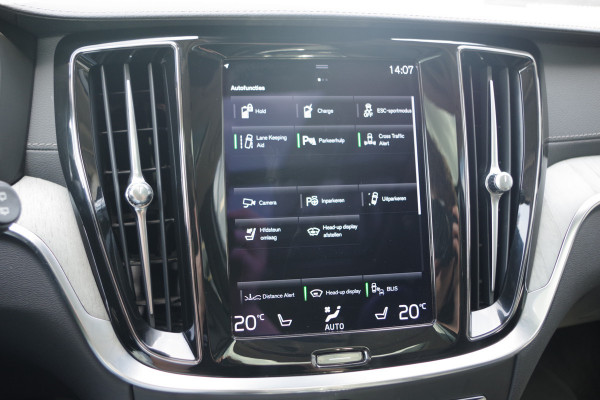 Volvo V60 2.0 T6 Recharge AWD Inscription 340 PK PHEV, Panoramadak, Harman/Kardon, 360 Camera, Trekhaak.