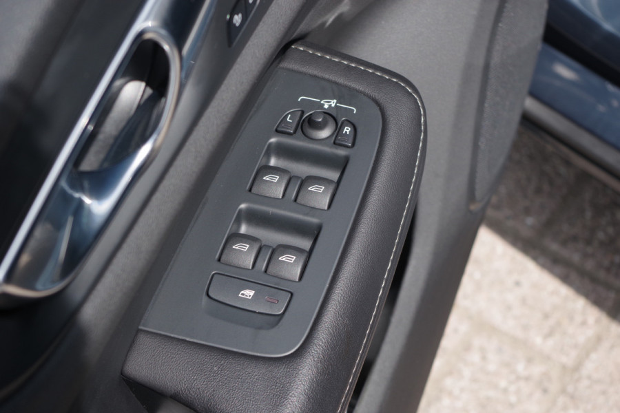 Volvo V60 2.0 T6 Recharge AWD Inscription 340 PK PHEV, Panoramadak, Harman/Kardon, 360 Camera, Trekhaak.