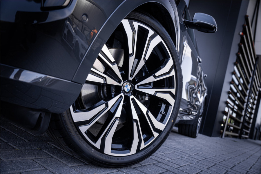 BMW X7 xDrive40i M Sport 7p | Panorama | Sky Lounge | H&K | Dravitgrau