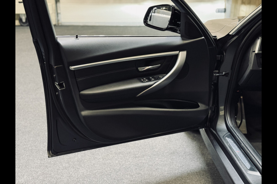 BMW 3 Serie Touring 320i Edition M-Sport | Leder | NaviProf | CarPlay