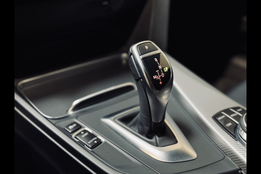 BMW 3 Serie Touring 320i Edition M-Sport | Leder | NaviProf | CarPlay
