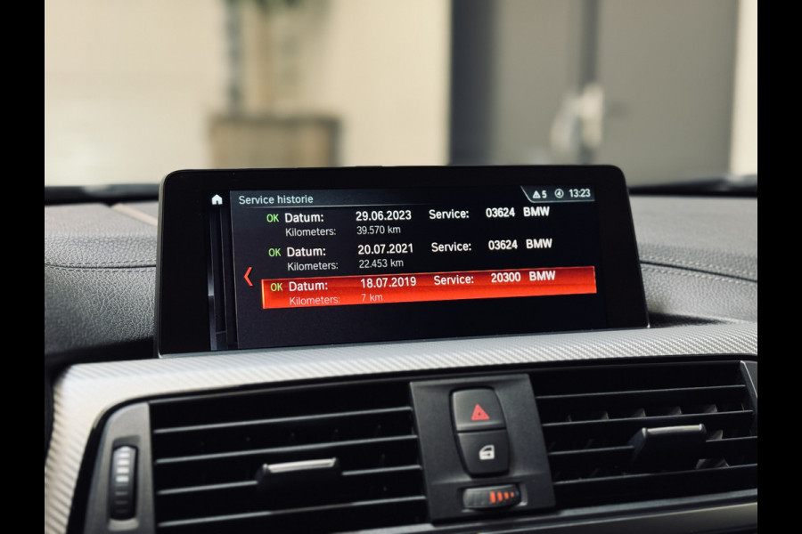 BMW 3 Serie Touring 320i Edition M-Sport | Leder | NaviProf | CarPlay