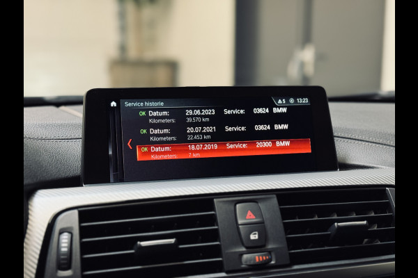 BMW 3 Serie Touring 320i Edition M-Sport | Leder | NaviProf | CarPlay