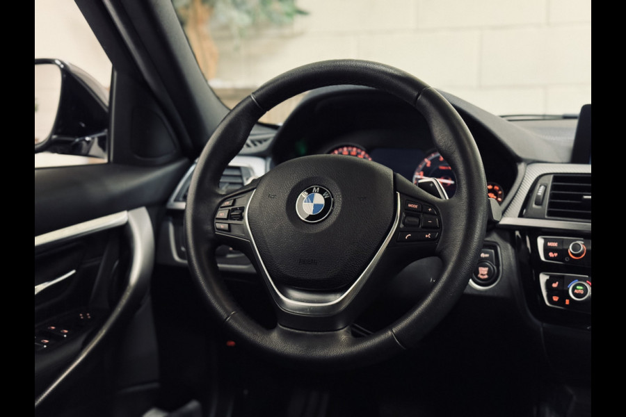 BMW 3 Serie Touring 320i Edition M-Sport | Leder | NaviProf | CarPlay