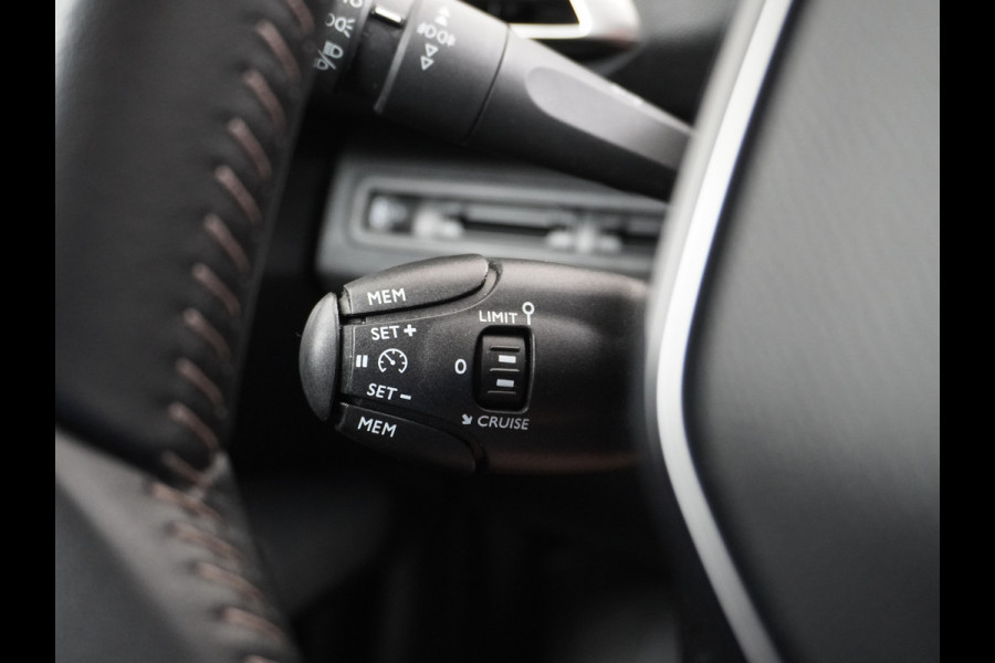 Peugeot 3008 T131PK Navi Camera Apple Carplay Android Pdc Mirror-Screen Auto BordHerkenning Ecc Cruise Control Bluetooth Regen-Licht Sensor L Privacy glass PureTech Blue Edition Executive Orig. NL se auto 1e eigenaar EURO6