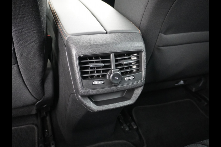 Peugeot 3008 T131PK Navi Camera Apple Carplay Android Pdc Mirror-Screen Auto BordHerkenning Ecc Cruise Control Bluetooth Regen-Licht Sensor L Privacy glass PureTech Blue Edition Executive Orig. NL se auto 1e eigenaar EURO6