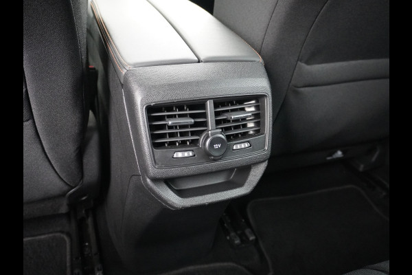 Peugeot 3008 T131PK Navi Camera Apple Carplay Android Pdc Mirror-Screen Auto BordHerkenning Ecc Cruise Control Bluetooth Regen-Licht Sensor L Privacy glass PureTech Blue Edition Executive Orig. NL se auto 1e eigenaar EURO6