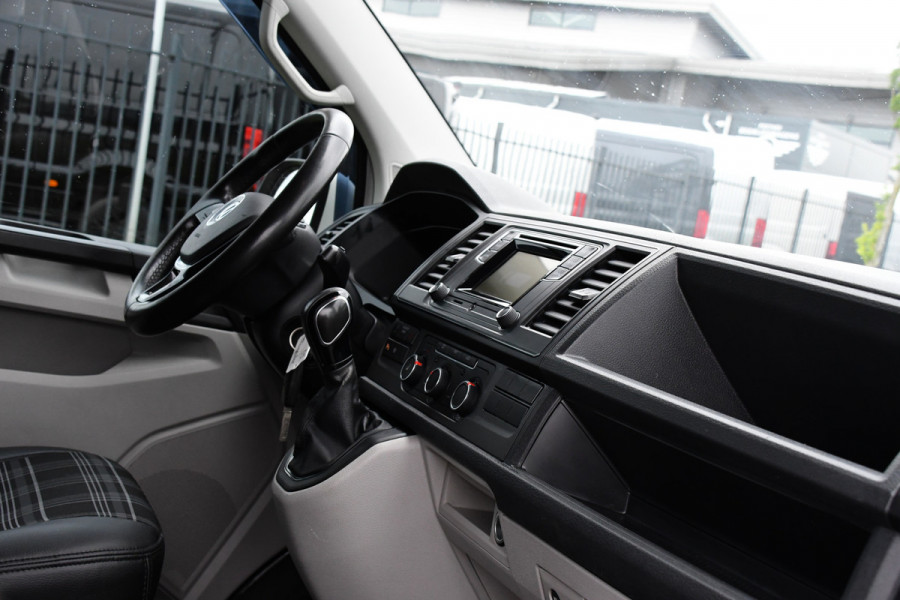 Volkswagen Transporter 2.0 TDI L1H1 Highline Adaptieve cruise, Sensoren 150PK, Automaat, Stoelverwarming, Airco, Trekhaak, Uniek!