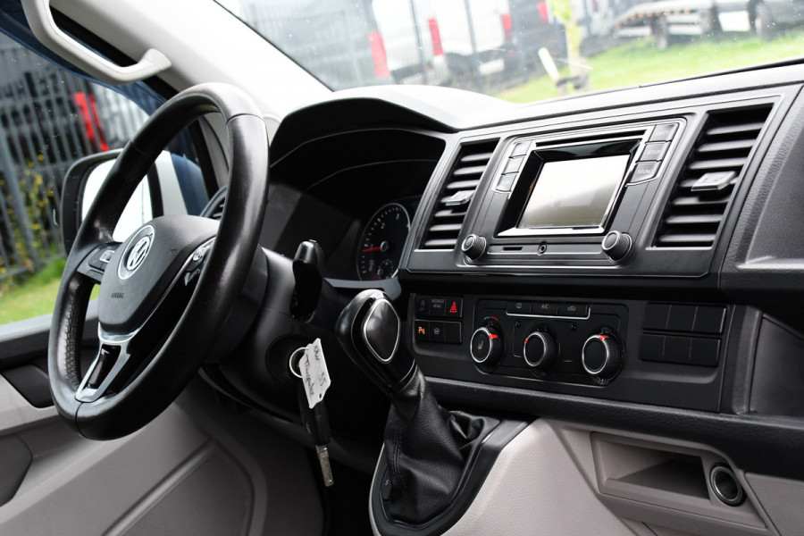 Volkswagen Transporter 2.0 TDI L1H1 Highline Adaptieve cruise, Sensoren 150PK, Automaat, Stoelverwarming, Airco, Trekhaak, Uniek!