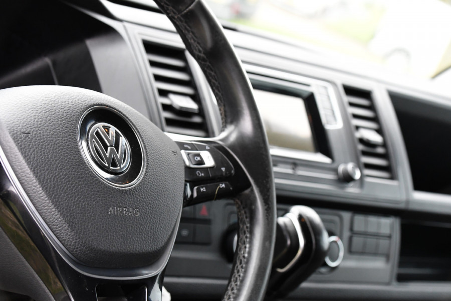 Volkswagen Transporter 2.0 TDI L1H1 Highline Adaptieve cruise, Sensoren 150PK, Automaat, Stoelverwarming, Airco, Trekhaak, Uniek!