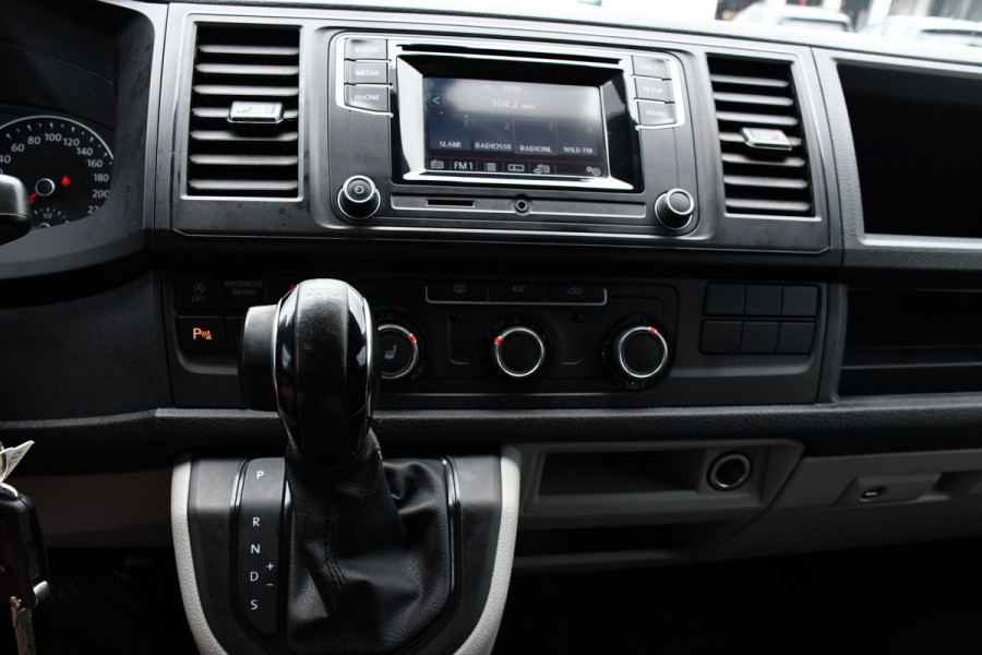 Volkswagen Transporter 2.0 TDI L1H1 Highline Adaptieve cruise, Sensoren 150PK, Automaat, Stoelverwarming, Airco, Trekhaak, Uniek!