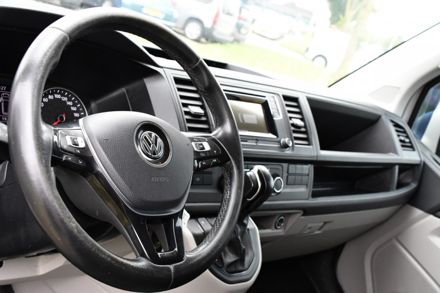 Volkswagen Transporter 2.0 TDI L1H1 Highline Adaptieve cruise, Sensoren 150PK, Automaat, Stoelverwarming, Airco, Trekhaak, Uniek!