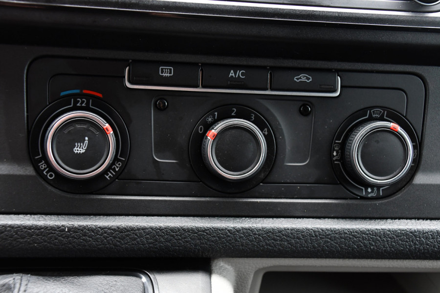 Volkswagen Transporter 2.0 TDI L1H1 Highline Adaptieve cruise, Sensoren 150PK, Automaat, Stoelverwarming, Airco, Trekhaak, Uniek!