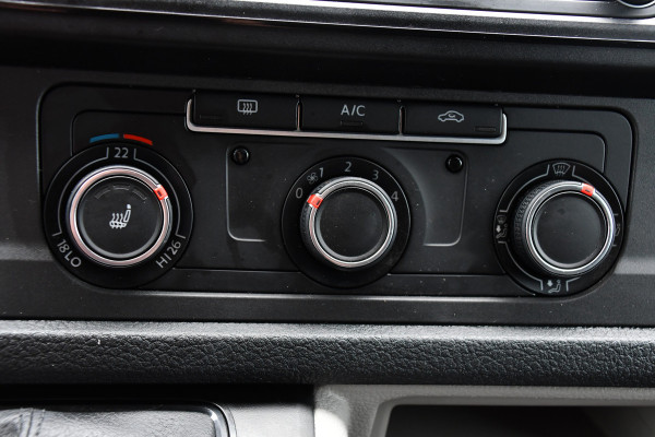 Volkswagen Transporter 2.0 TDI L1H1 Highline Adaptieve cruise, Sensoren 150PK, Automaat, Stoelverwarming, Airco, Trekhaak, Uniek!