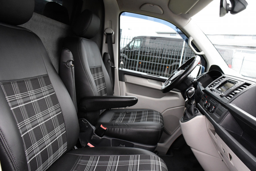 Volkswagen Transporter 2.0 TDI L1H1 Highline Adaptieve cruise, Sensoren 150PK, Automaat, Stoelverwarming, Airco, Trekhaak, Uniek!