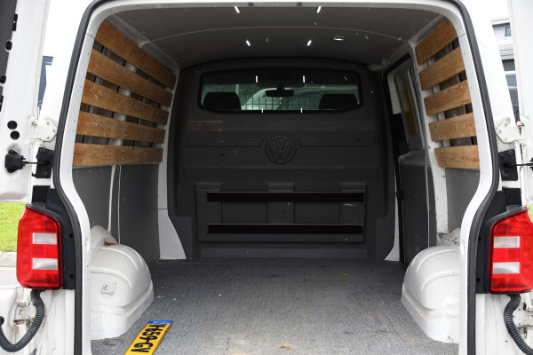 Volkswagen Transporter 2.0 TDI L1H1 Highline Adaptieve cruise, Sensoren 150PK, Automaat, Stoelverwarming, Airco, Trekhaak, Uniek!