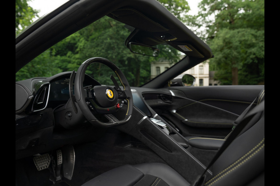 Ferrari Roma Spider 3.9 V8 | Pass. display | Daytona Seats | Carbon stuur | Grigio Scuro | Stoelventilatie