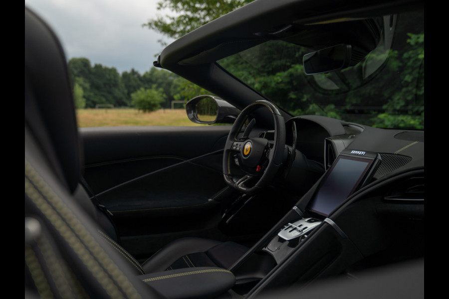 Ferrari Roma Spider 3.9 V8 | Pass. display | Daytona Seats | Carbon stuur | Grigio Scuro | Stoelventilatie