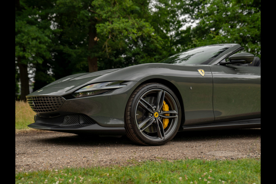 Ferrari Roma Spider 3.9 V8 | Pass. display | Daytona Seats | Carbon stuur | Grigio Scuro | Stoelventilatie