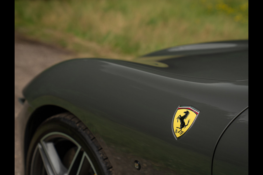 Ferrari Roma Spider 3.9 V8 | Pass. display | Daytona Seats | Carbon stuur | Grigio Scuro | Stoelventilatie