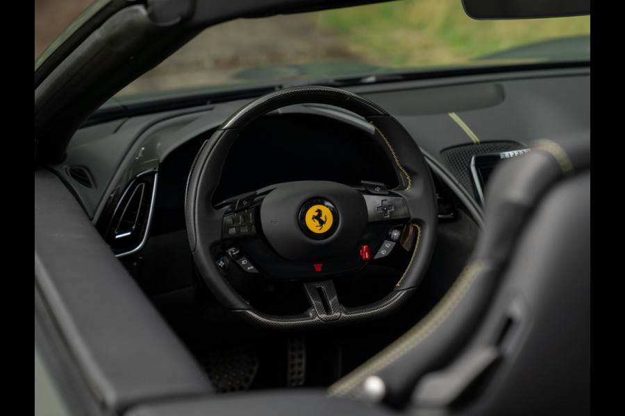 Ferrari Roma Spider 3.9 V8 | Pass. display | Daytona Seats | Carbon stuur | Grigio Scuro | Stoelventilatie