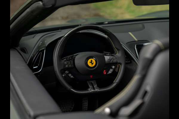 Ferrari Roma Spider 3.9 V8 | Pass. display | Daytona Seats | Carbon stuur | Grigio Scuro | Stoelventilatie