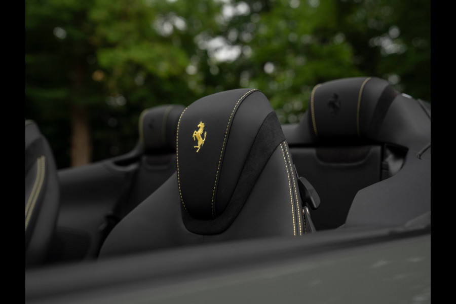 Ferrari Roma Spider 3.9 V8 | Pass. display | Daytona Seats | Carbon stuur | Grigio Scuro | Stoelventilatie