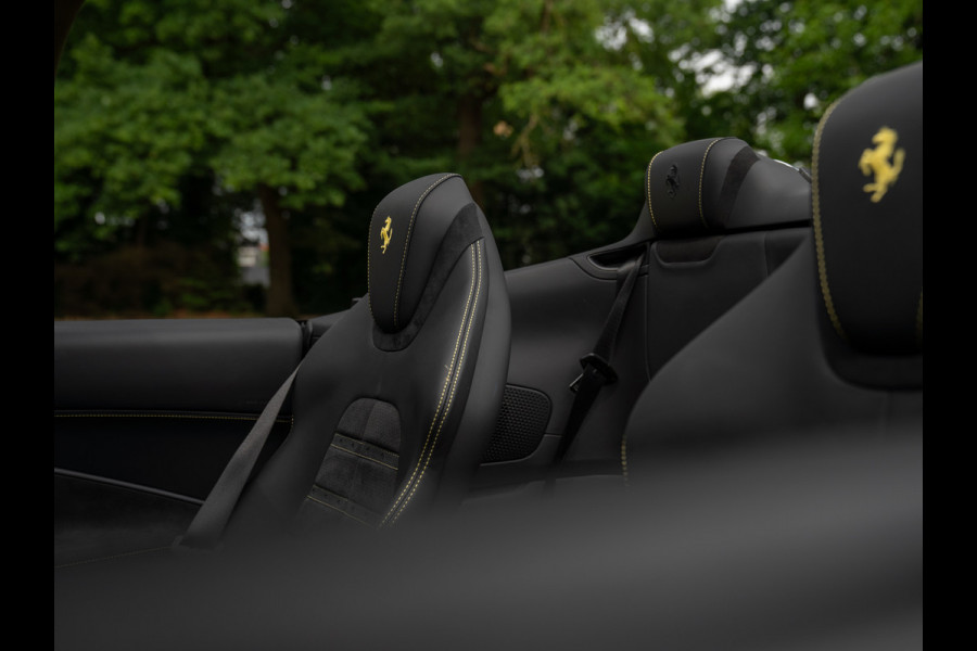 Ferrari Roma Spider 3.9 V8 | Pass. display | Daytona Seats | Carbon stuur | Grigio Scuro | Stoelventilatie