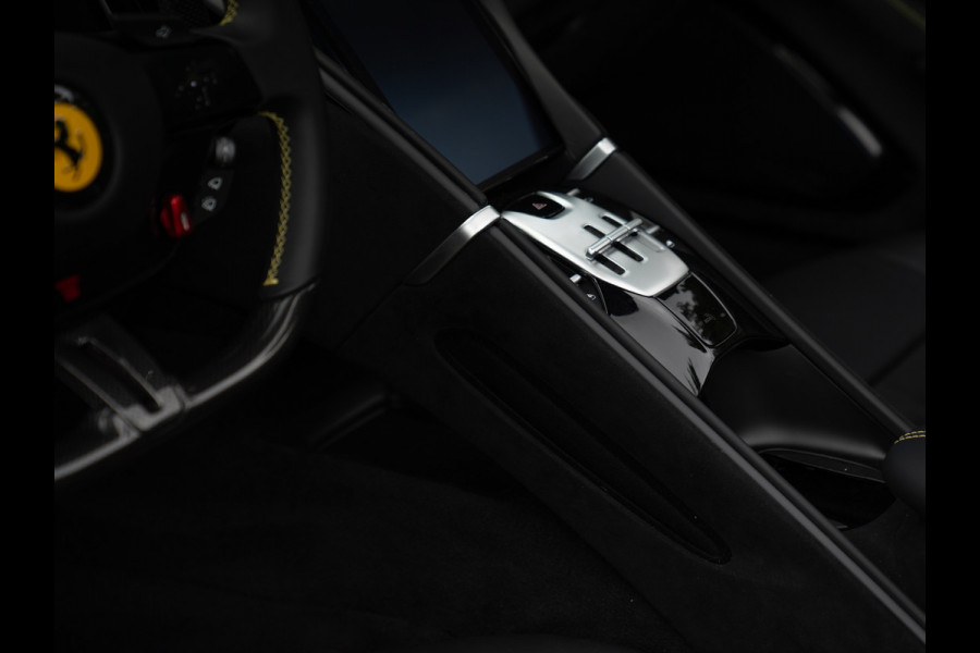 Ferrari Roma Spider 3.9 V8 | Pass. display | Daytona Seats | Carbon stuur | Grigio Scuro | Stoelventilatie