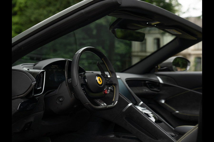 Ferrari Roma Spider 3.9 V8 | Pass. display | Daytona Seats | Carbon stuur | Grigio Scuro | Stoelventilatie