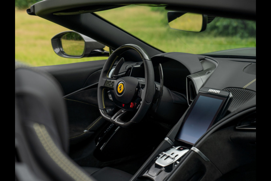 Ferrari Roma Spider 3.9 V8 | Pass. display | Daytona Seats | Carbon stuur | Grigio Scuro | Stoelventilatie
