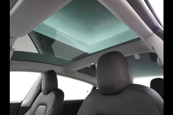 Tesla Model 3 RWD SR+ 60kWh 325PK FSD 3-Computer 18" AutoPilot Leder PanoDak Adaptive-Cruise Lmv Camera's Elektr.-Stuur+Stoelen+Spiegels+Geheu Navi LED Comfortstoelen ACC DAB Voorverwarmen interieur via App Keyless via Telefoonsleutel One-Pedal-Drive Origineel Nederlandse auto tot 11kw laden thuis! 1.584kg licht! Accu Garantie tot 28-04-2028/160.000km