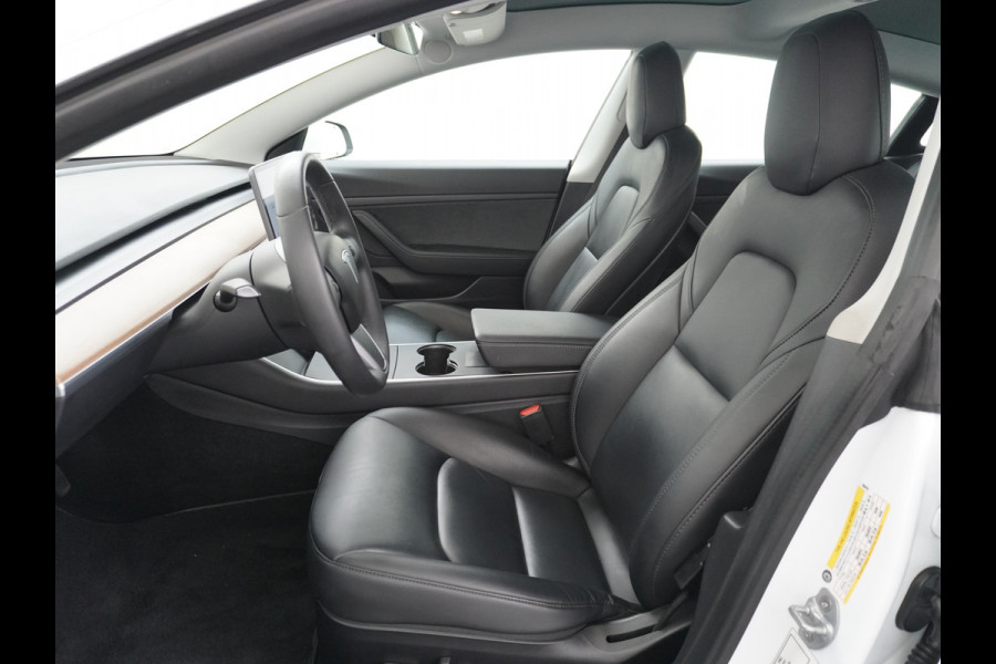 Tesla Model 3 RWD SR+ 60kWh 325PK FSD 3-Computer 18" AutoPilot Leder PanoDak Adaptive-Cruise Lmv Camera's Elektr.-Stuur+Stoelen+Spiegels+Geheu Navi LED Comfortstoelen ACC DAB Voorverwarmen interieur via App Keyless via Telefoonsleutel One-Pedal-Drive Origineel Nederlandse auto tot 11kw laden thuis! 1.584kg licht! Accu Garantie tot 28-04-2028/160.000km