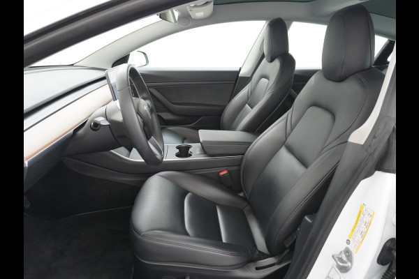 Tesla Model 3 RWD SR+ 60kWh 325PK FSD 3-Computer 18" AutoPilot Leder PanoDak Adaptive-Cruise Lmv Camera's Elektr.-Stuur+Stoelen+Spiegels+Geheu Navi LED Comfortstoelen ACC DAB Voorverwarmen interieur via App Keyless via Telefoonsleutel One-Pedal-Drive Origineel Nederlandse auto tot 11kw laden thuis! 1.584kg licht! Accu Garantie tot 28-04-2028/160.000km
