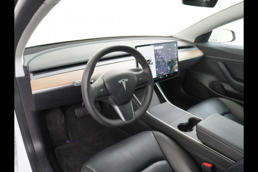 Tesla Model 3 RWD SR+ 60kWh 325PK FSD 3-Computer 18" AutoPilot Leder PanoDak Adaptive-Cruise Lmv Camera's Elektr.-Stuur+Stoelen+Spiegels+Geheu Navi LED Comfortstoelen ACC DAB Voorverwarmen interieur via App Keyless via Telefoonsleutel One-Pedal-Drive Origineel Nederlandse auto tot 11kw laden thuis! 1.584kg licht! Accu Garantie tot 28-04-2028/160.000km