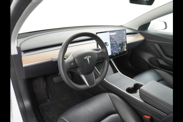 Tesla Model 3 RWD SR+ 60kWh 325PK FSD 3-Computer 18" AutoPilot Leder PanoDak Adaptive-Cruise Lmv Camera's Elektr.-Stuur+Stoelen+Spiegels+Geheu Navi LED Comfortstoelen ACC DAB Voorverwarmen interieur via App Keyless via Telefoonsleutel One-Pedal-Drive Origineel Nederlandse auto tot 11kw laden thuis! 1.584kg licht! Accu Garantie tot 28-04-2028/160.000km