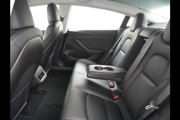 Tesla Model 3 RWD SR+ 60kWh 325PK FSD 3-Computer 18" AutoPilot Leder PanoDak Adaptive-Cruise Lmv Camera's Elektr.-Stuur+Stoelen+Spiegels+Geheu Navi LED Comfortstoelen ACC DAB Voorverwarmen interieur via App Keyless via Telefoonsleutel One-Pedal-Drive Origineel Nederlandse auto tot 11kw laden thuis! 1.584kg licht! Accu Garantie tot 28-04-2028/160.000km