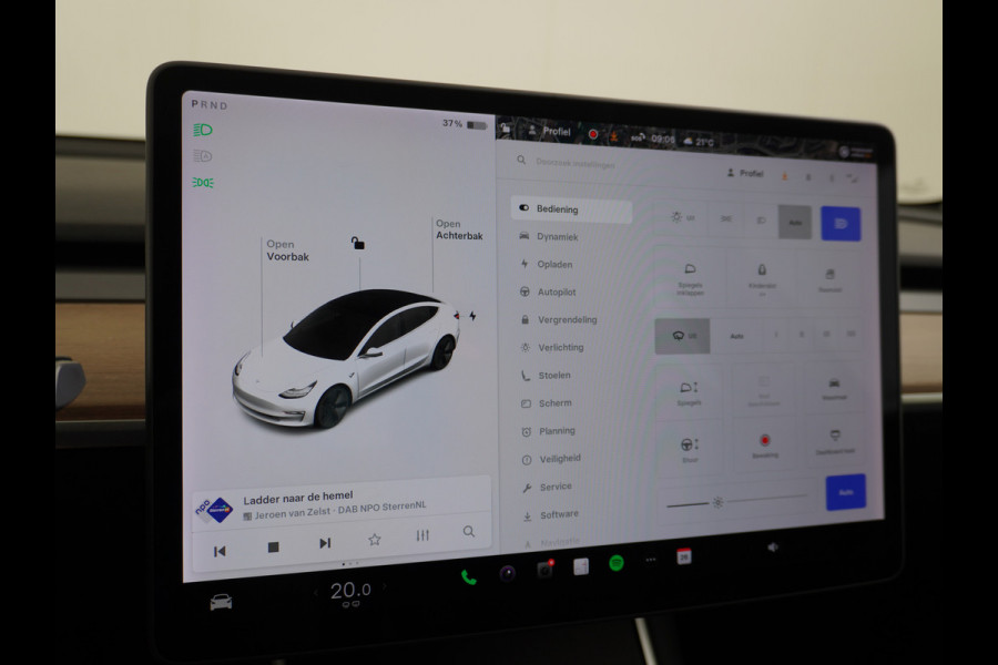 Tesla Model 3 RWD SR+ 60kWh 325PK FSD 3-Computer 18" AutoPilot Leder PanoDak Adaptive-Cruise Lmv Camera's Elektr.-Stuur+Stoelen+Spiegels+Geheu Navi LED Comfortstoelen ACC DAB Voorverwarmen interieur via App Keyless via Telefoonsleutel One-Pedal-Drive Origineel Nederlandse auto tot 11kw laden thuis! 1.584kg licht! Accu Garantie tot 28-04-2028/160.000km