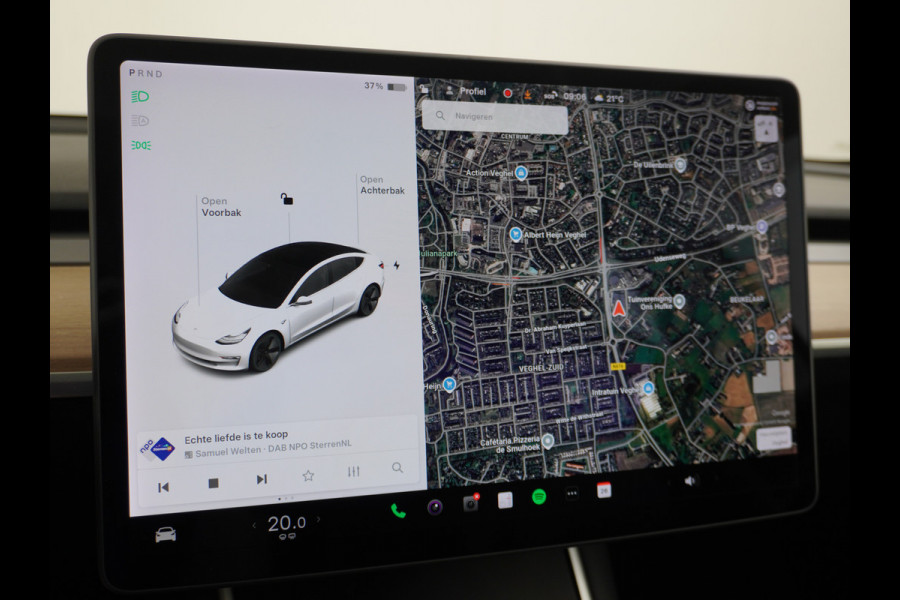 Tesla Model 3 RWD SR+ 60kWh 325PK FSD 3-Computer 18" AutoPilot Leder PanoDak Adaptive-Cruise Lmv Camera's Elektr.-Stuur+Stoelen+Spiegels+Geheu Navi LED Comfortstoelen ACC DAB Voorverwarmen interieur via App Keyless via Telefoonsleutel One-Pedal-Drive Origineel Nederlandse auto tot 11kw laden thuis! 1.584kg licht! Accu Garantie tot 28-04-2028/160.000km