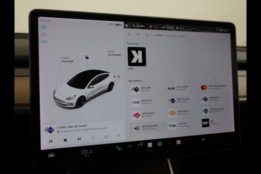 Tesla Model 3 RWD SR+ 60kWh 325PK FSD 3-Computer 18" AutoPilot Leder PanoDak Adaptive-Cruise Lmv Camera's Elektr.-Stuur+Stoelen+Spiegels+Geheu Navi LED Comfortstoelen ACC DAB Voorverwarmen interieur via App Keyless via Telefoonsleutel One-Pedal-Drive Origineel Nederlandse auto tot 11kw laden thuis! 1.584kg licht! Accu Garantie tot 28-04-2028/160.000km